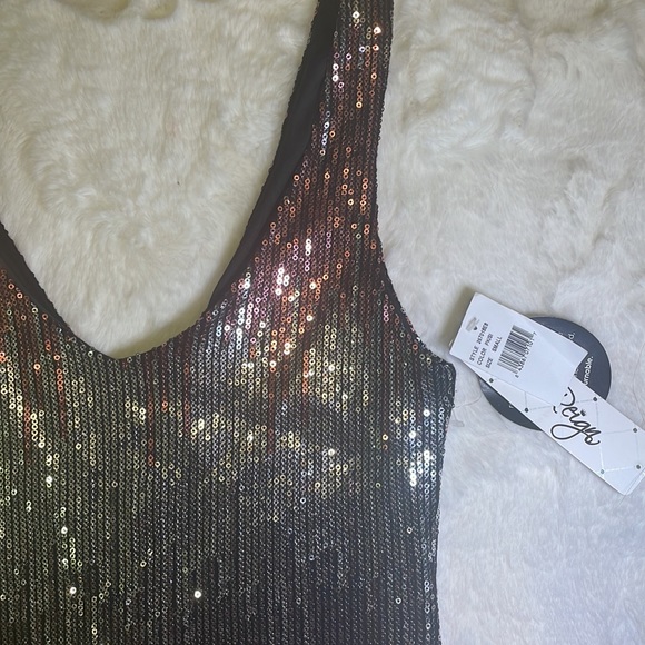 LOVE REIGN - NWT Ombré Metallic gold, rose gold and Silver Sequin, V-neck dress - Picture 5 of 12